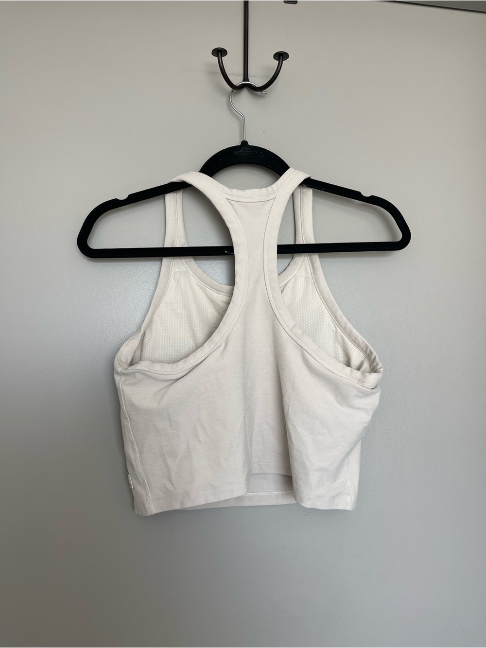 Vuori Cream Racerback Cropped Tank - Picture 5 of 7